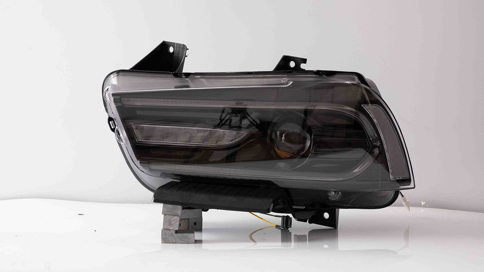 Faros delanteros de proyector LED VLAND para Dodge Charger 2011-2014 con montaje de faros intermitentes secuenciales